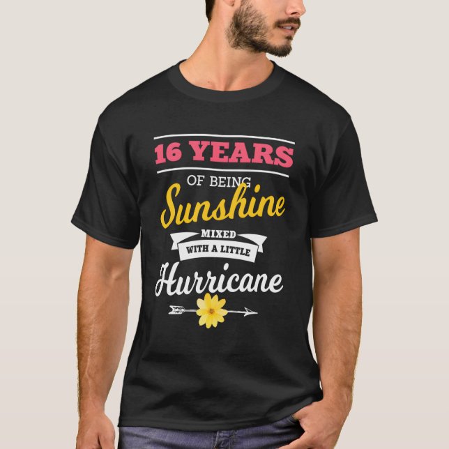 Camiseta 16 Anos De Sol Misturados Com Um Pequeno Furacão (Frente)