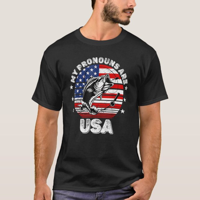 Camiseta 1776 My Pronouns Are USA Fishing Patriotic (Frente)