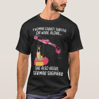 Camiseta 17 Uma Mulher Não Pode Sobrevir Só de Vinho Ela Ta