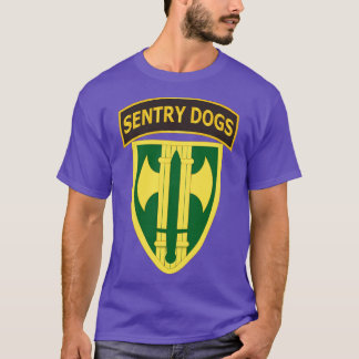 Camiseta 18ª página do MP Brigade Sentry Dogs com texto