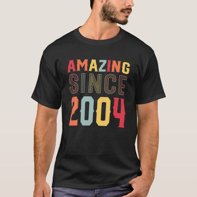 Camiseta 18 Year Old 18Th Birthday Gifts Amazing Since 2004 (Frente)