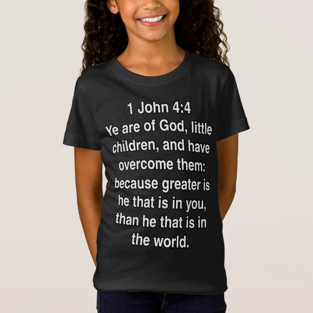 Camiseta 1 João 4 4 Maior É Ele Versículo Bíblico (Frente)