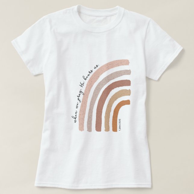 Camiseta 1 John 5:15 - Boho Rainbow (Frente do Design)