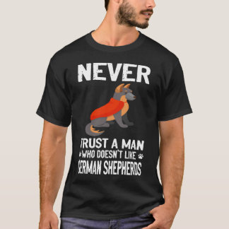 Camiseta 1 Nunca Confie em um Homem que Não Gosta de Pastor
