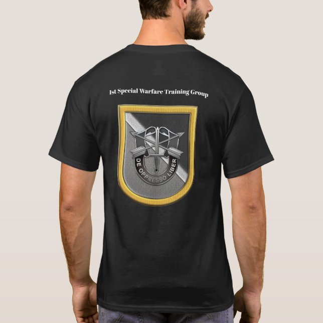 Camiseta 1rua Especial de Treinamento em Guerra T-Shirt (Verso)