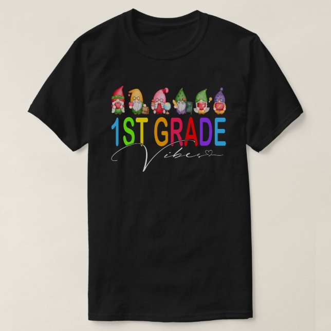 Camiseta 1st Grade Vibes Back To School Gnomes (Frente do Design)