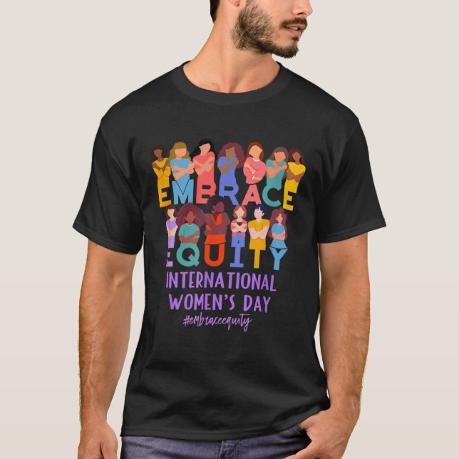 Camiseta 2023 International Women's Day IWD Embrace Equity (Frente)