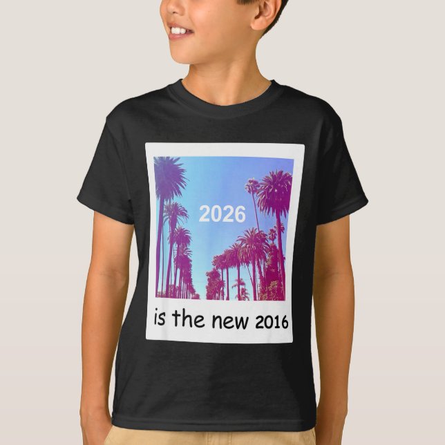 Camiseta 2026 Is The New 2016 Nostalgic 2016 Summer Vibes D (Frente)