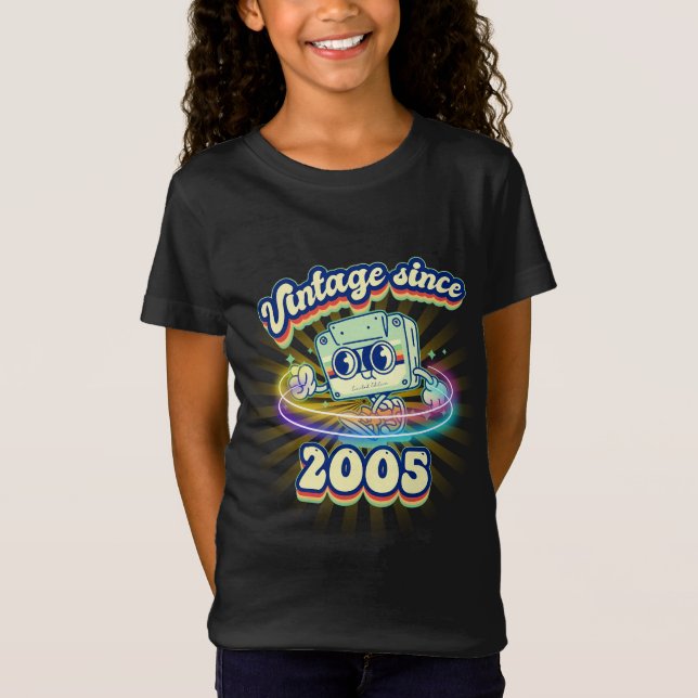 Camiseta 20 de Fita Cassete com Nascer Retro Vibes 2005 Ani (Frente)