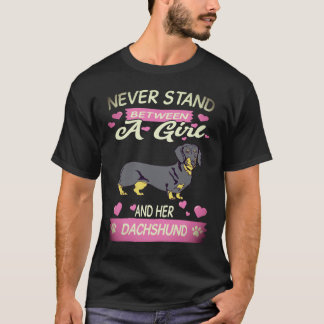 Camiseta 20 Nunca Fique Entre Uma Garota E Seu Dachshund