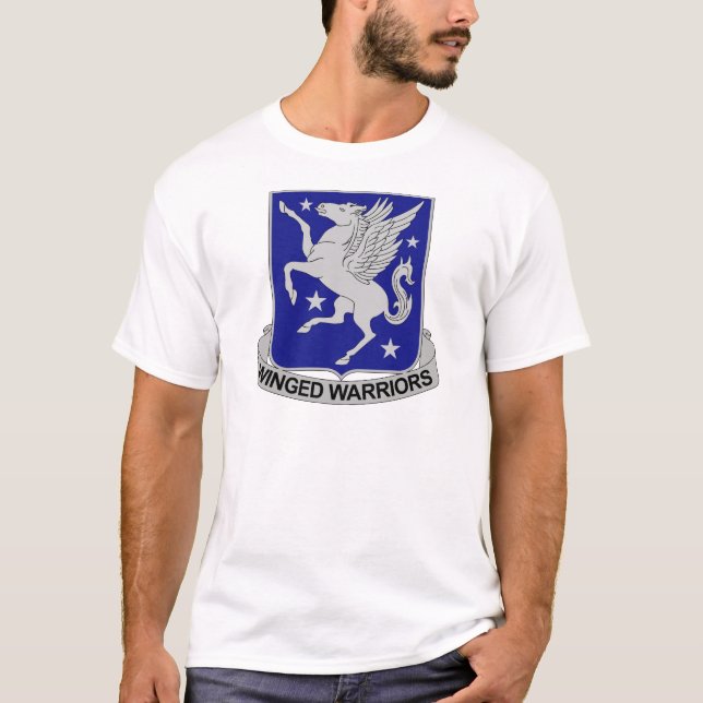 Camiseta 228th Regimento da aviação - guerreiros voados (Frente)