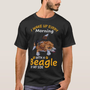 Camiseta 22 Eu acordo todas as manhãs com um Beagle ao meu