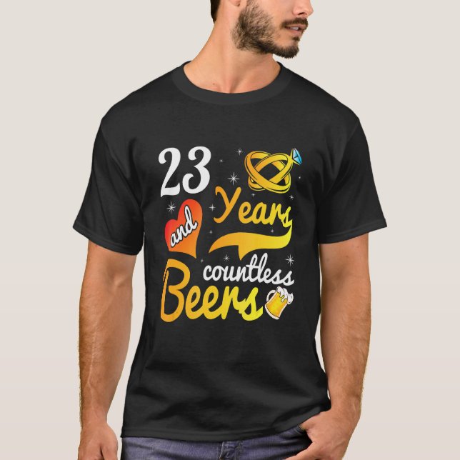 Camiseta 23 Anos Incontáveis Beers Casado Marido Wif (Frente)
