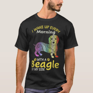 Camiseta 24 Eu acordo todas as manhãs com um Beagle ao meu