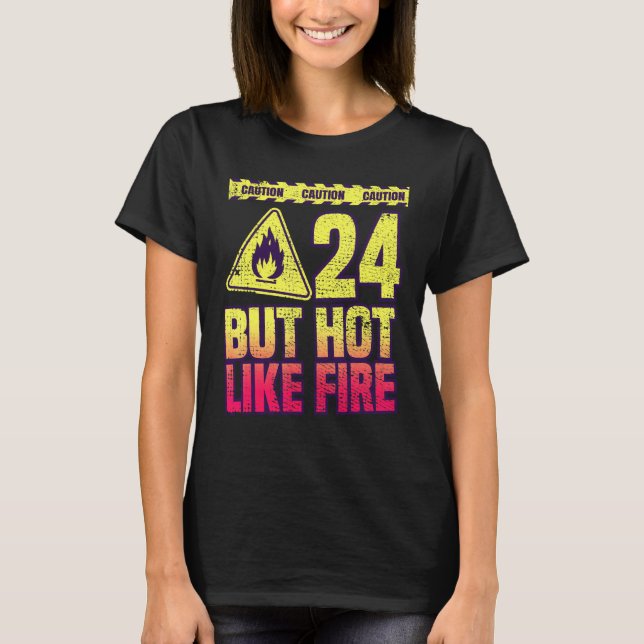 Camiseta 24th Birthday. 24 Years But Hot Like Fire. Funny (Frente)