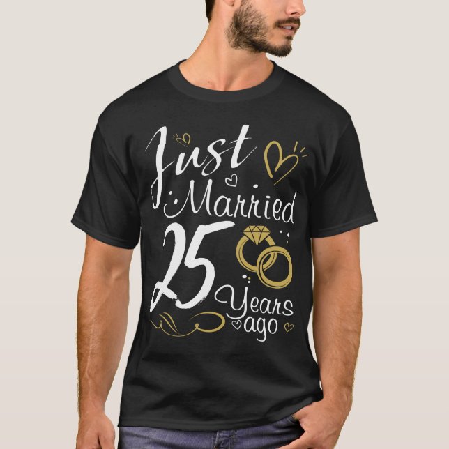 Camiseta 25 Casamento Aniversário.Recem casados Há 25 anos (Frente)