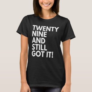 Camiseta 29 anos de idade e ainda o tinha 29 e 29