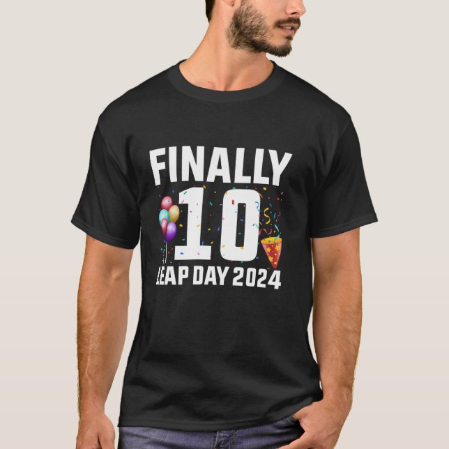 Camiseta 29 De Fev Finalmente 10 Anos Dia Do Salto 2024 Nas (Frente)