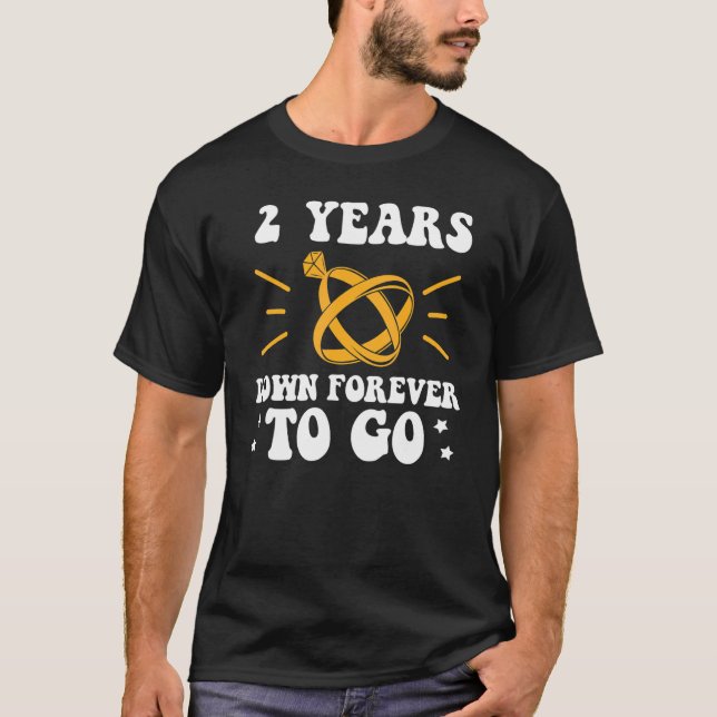 Camiseta 2 anos depois do aniversário de casamento do segun (Frente)