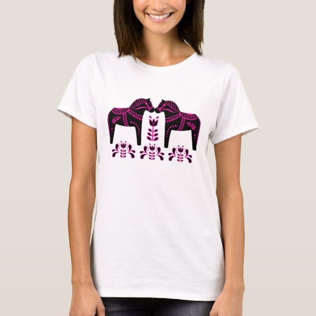 Camiseta 2 Cavalos de Dala Folk, Preto/Rosa/ Falso Frísia (Frente)