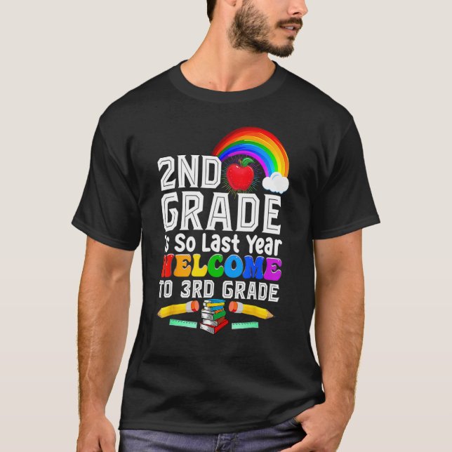Camiseta 2nd Grade Is Last Year Welcome To 3rd Grade Back T (Frente)