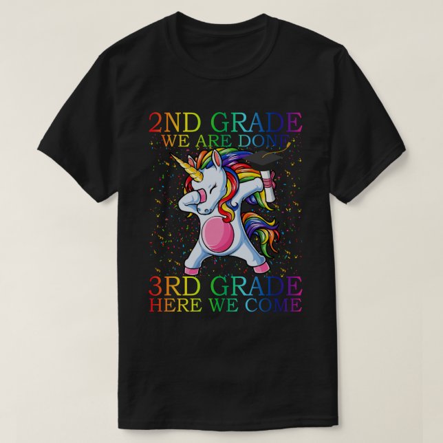 Camiseta 2nd Grade We Are Done 3rd Grade Here We Come Unico (Frente do Design)