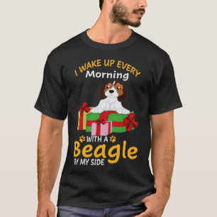 Camiseta 36 Eu acordo todas as manhãs com um Beagle ao meu