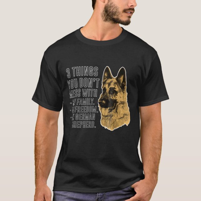 Camiseta 3 Things You Dont Mess With German Shepherd Tee (Frente)
