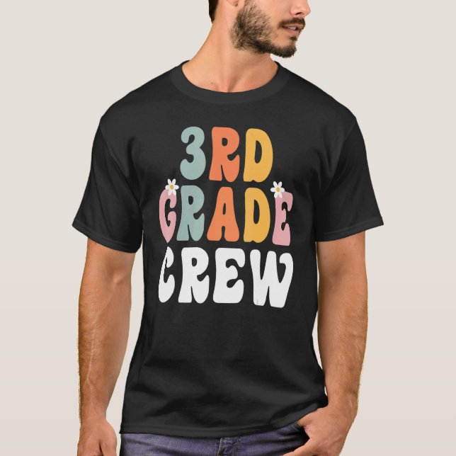 Camiseta 3rd Grade Crew Retro Groovy Teacher Happy 1st Day  (Frente)