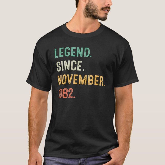 Camiseta 40 Years Old  40th Bday Men Legend Since November  (Frente)
