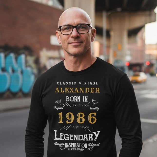 Camiseta 40th Birthday 1986 Add Name Black Gold Legendary (Born 1986 long sleeve t-shirt. Background out of focus.  )