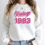 Camiseta 40th Birthday Vintage 1983 Gift Sweatshirt T-Shirt<br><div class="desc">This personalized gold effect birthday gift Sweatshirt is perfect for celebrating turning 40 and showing the world that life truly begins at this age. It's a great choice for a birthday party or a fun weekend getaway, and it's sure to make you feel proud and happy to be in your...</div>