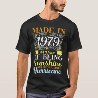 Camiseta 44 Anos De Sol Misturado Com Uma Pequena Hora
