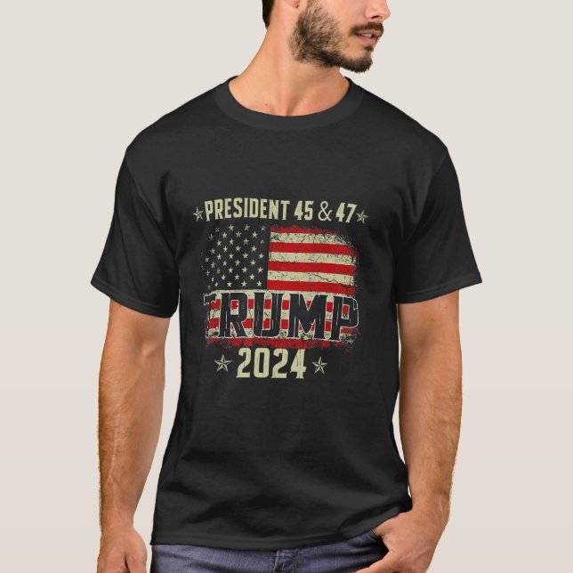 Camiseta 45 47 Trump 2024 American Flag T Shirt (Frente)