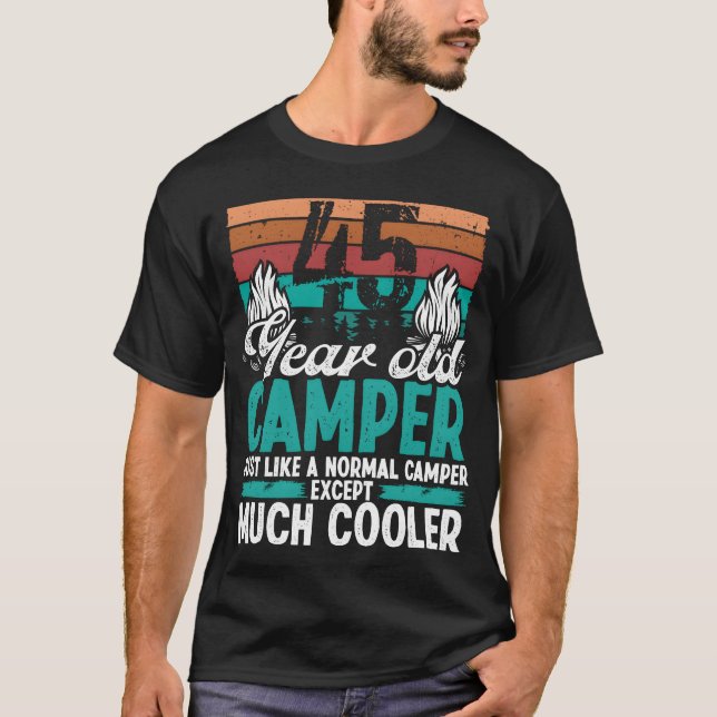 Camiseta 45 Year Old Camper Scouting Camping 45 Birthday gi (Frente)