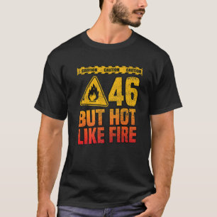 Camiseta 46Th Birthday. 46 Years But Hot Like Fire. Funny