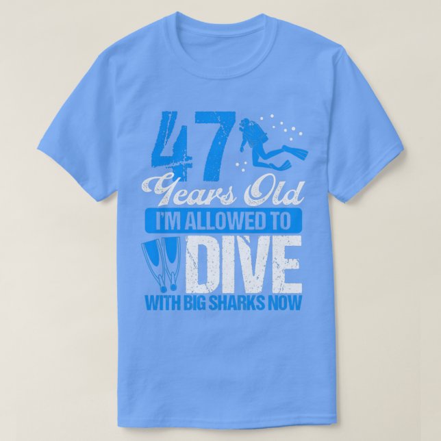 Camiseta 47 Birthday Scuba Merging Scuba Diver 47 Anos (Frente do Design)