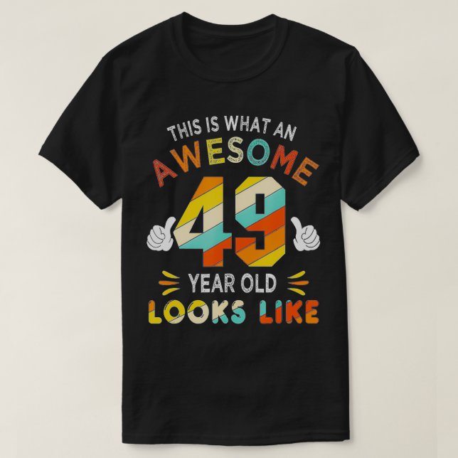 Camiseta 49º Aniversário Presente 49 Anos Parece Engraçado  (Frente do Design)