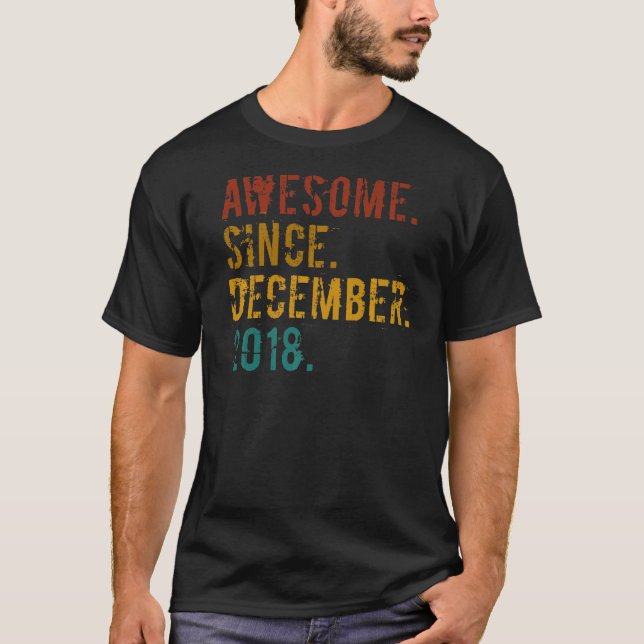 Camiseta 4 anos é incrível desde dezembro de 2018 4º aniver (Frente)