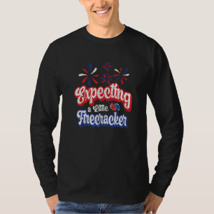 Camiseta 4 De Julho Anúncio De Bebê Esperando Um Pouco De