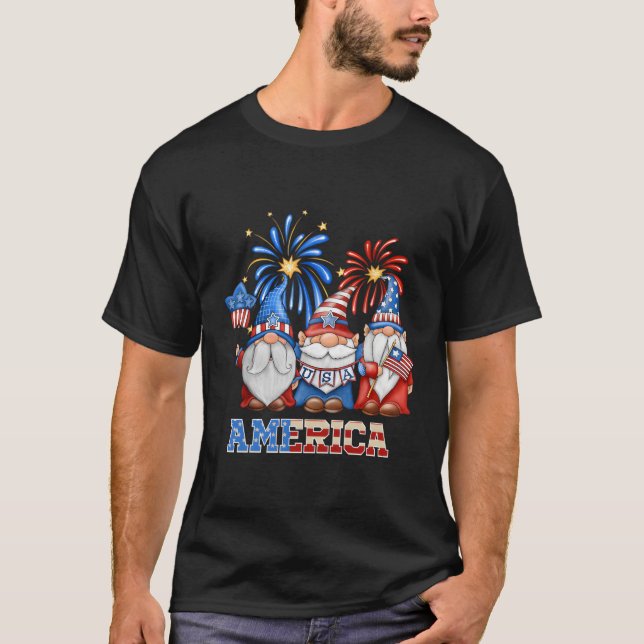 Camiseta 4 De Julho Gnomos Americanos Celebrando Independen (Frente)