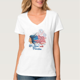 Camiseta 4 de julho - "Nós brilhamos com a liberdade" Tee