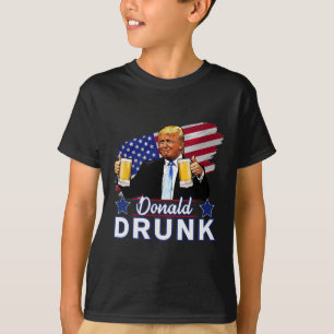 Camiseta 4 de Julho Presidentes Engraçados Bebendo - Donald