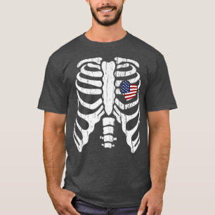 Camiseta 4 De Julho Skeleton Heart Rib Cage XRay USA Flag 