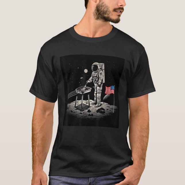 Camiseta 4th of July Astronaut American Flag Grilling on th (Frente)