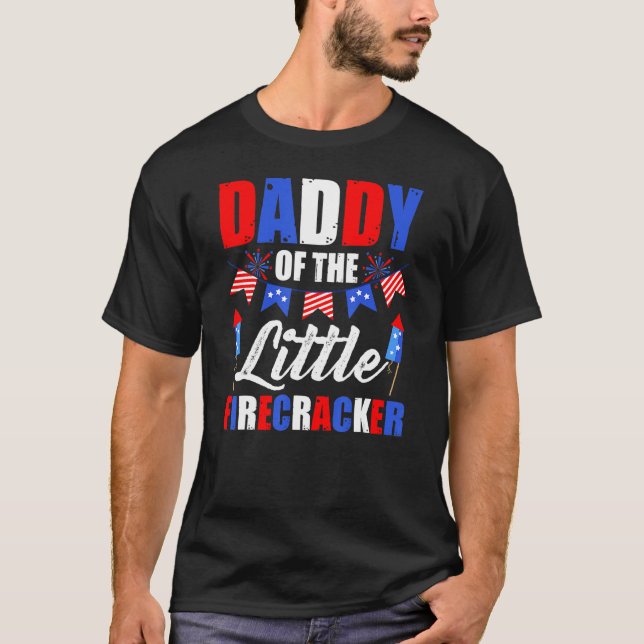Camiseta 4th Of July Birthday Dad Daddy Of The Little Firec (Frente)