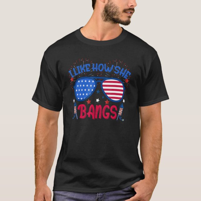 Camiseta 4th of July Couple I Like How She Bangs Fireworks (Frente)