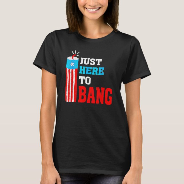 Camiseta 4th Of July Just Here To Bang American Flag Firewo (Frente)
