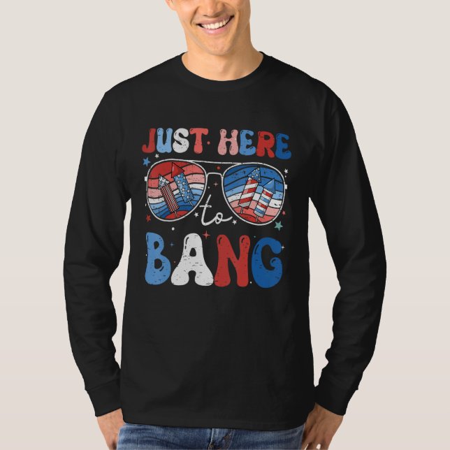Camiseta 4th Of July Just Here to Bang Fireworks Men Women  (Frente)