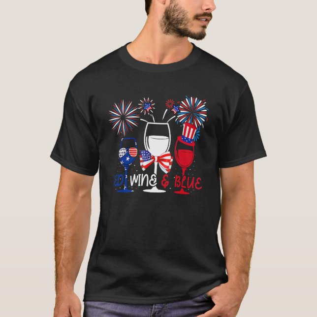 Camiseta 4th Of July Red White Blue Wine Glasses Fireworks  (Frente)